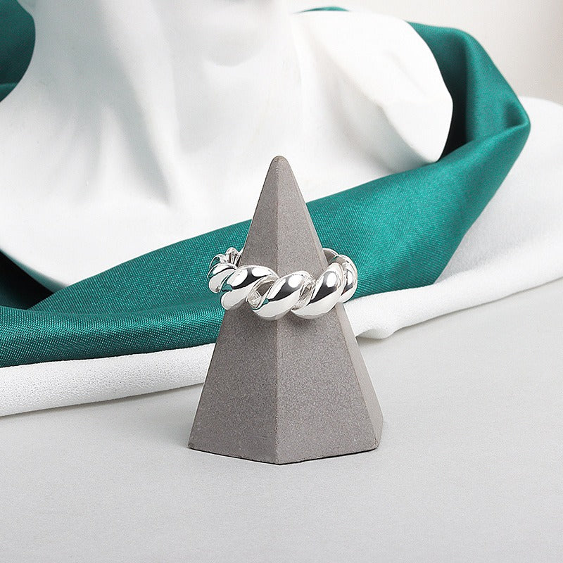 Metal twist hollow index finger ring